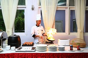 The Floral Breeze Wun Zin Hotel