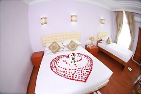 The Floral Breeze Wun Zin Hotel