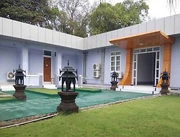 The Floral Breeze Wun Zin Hotel