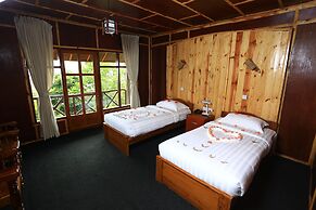 The Floral Breeze Hotel Mt.Victoria