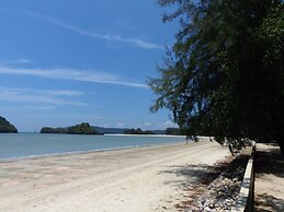 Maneetel Krabi Beachfront