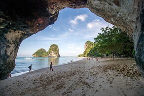 Maneetel Krabi Beachfront