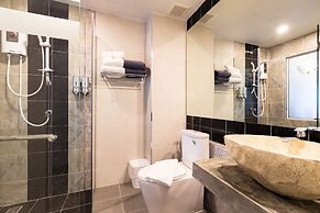 Maneetel Krabi Beachfront