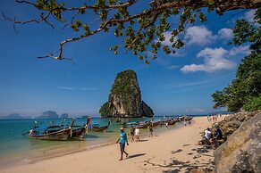 Maneetel Krabi Beachfront