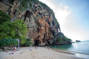 Maneetel Krabi Beachfront