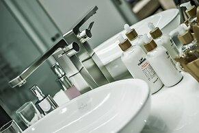 Dukley Hotel & Resort