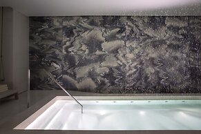 Four Seasons Hotel Kuwait at Burj Alshaya