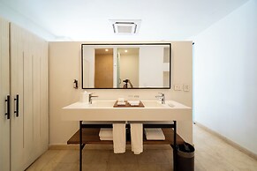 Nacar Hotel Cartagena, Curio Collection by Hilton