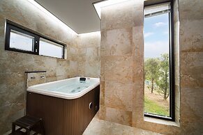 Libentia Hotel & Pool Villa