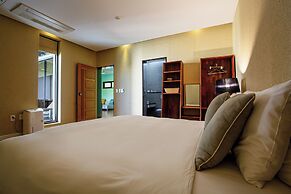 Libentia Hotel & Pool Villa