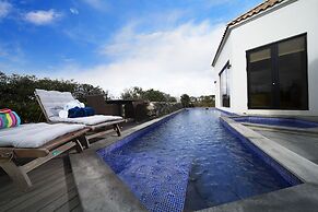 Libentia Hotel & Pool Villa