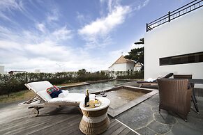 Libentia Hotel & Pool Villa