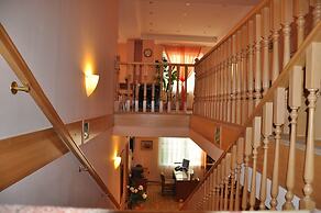 West Hotel