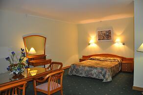 West Hotel