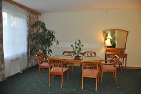 West Hotel