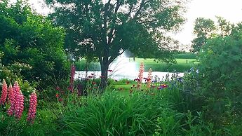 Grand Hinckley Inn
