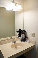 Grand Hinckley Inn