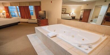 Grand Hinckley Inn