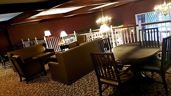 Grand Hinckley Inn