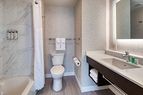 Holiday Inn Express Kansas City Downtown by IHG