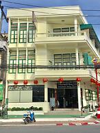 Srisomboon Hostel