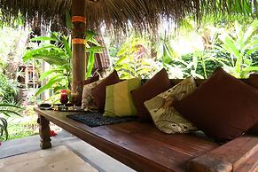 Cili Emas Oceanside Resort