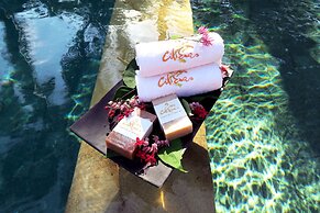 Cili Emas Oceanside Resort