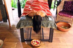 Cili Emas Oceanside Resort