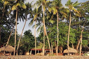 Cili Emas Oceanside Resort