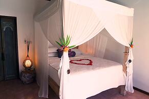 Cili Emas Oceanside Resort