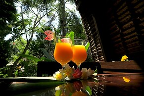 Cili Emas Oceanside Resort