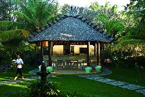 Cili Emas Oceanside Resort