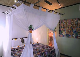 Cili Emas Oceanside Resort