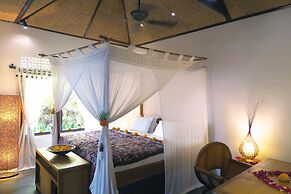 Cili Emas Oceanside Resort