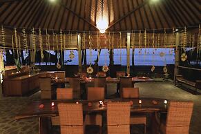 Cili Emas Oceanside Resort