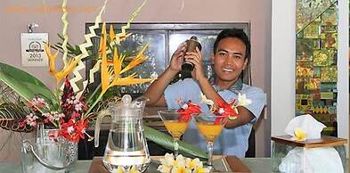 Cili Emas Oceanside Resort