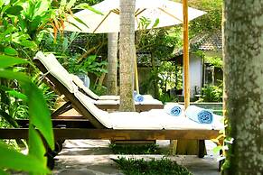 Cili Emas Oceanside Resort