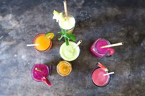 Cili Emas Oceanside Resort