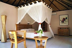 Cili Emas Oceanside Resort