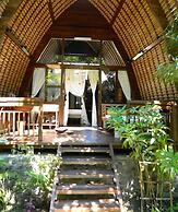 Cili Emas Oceanside Resort