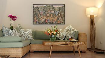 Cili Emas Oceanside Resort