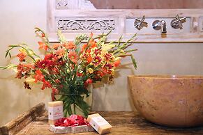 Cili Emas Oceanside Resort