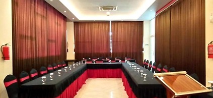 Front One Hotel Purwodadi