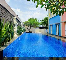 Front One Hotel Purwodadi