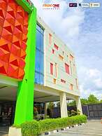 Front One Hotel Purwodadi