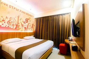 Front One Hotel Purwodadi