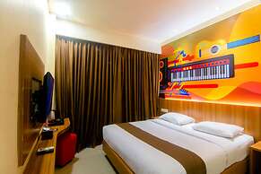 Front One Hotel Purwodadi