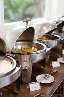 Front One Hotel Purwodadi