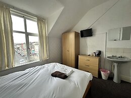 Avari Beach Hotel