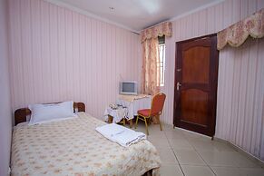 La Grand Chez Johnson Hotel Muyenga